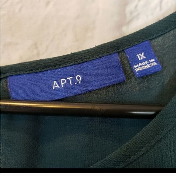 APT. 9 Evergreen Flowy Lightweight Blouse Career Events Holidays 1X - Picture 6 of 9